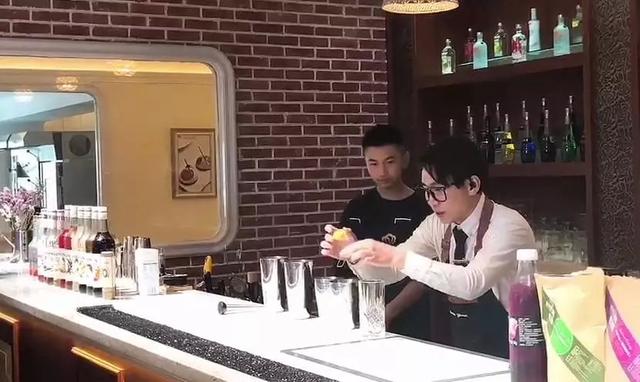 调酒学员专访:17岁的时候 你在做什么?