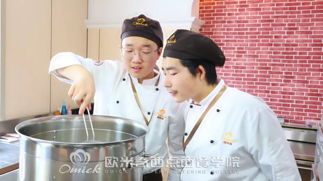 青春期遇上欧米奇|00后宝藏男孩西餐逐梦记